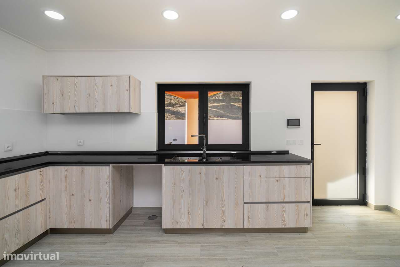 Propriedade com Moradia T5 com piscina ,Sobral de Monte Agraço - Grande imagem: 5/39