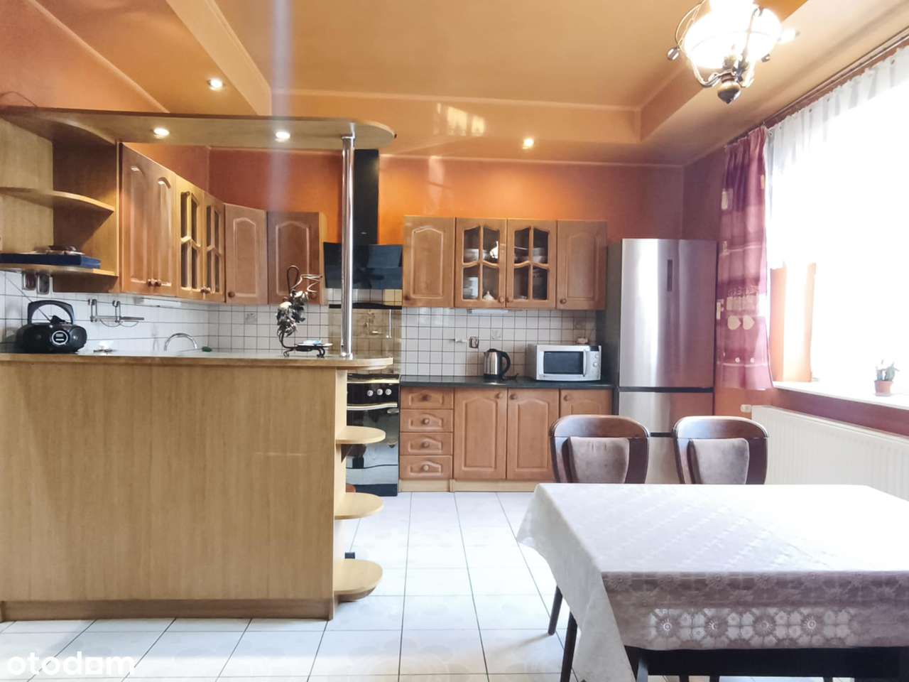 Solidnie zbudowany dom w dobrej lokalizacji.-4