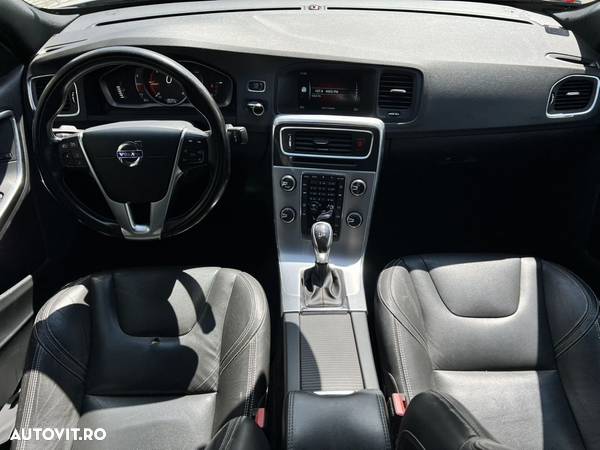 Volvo S60 D2 Momentum - 8