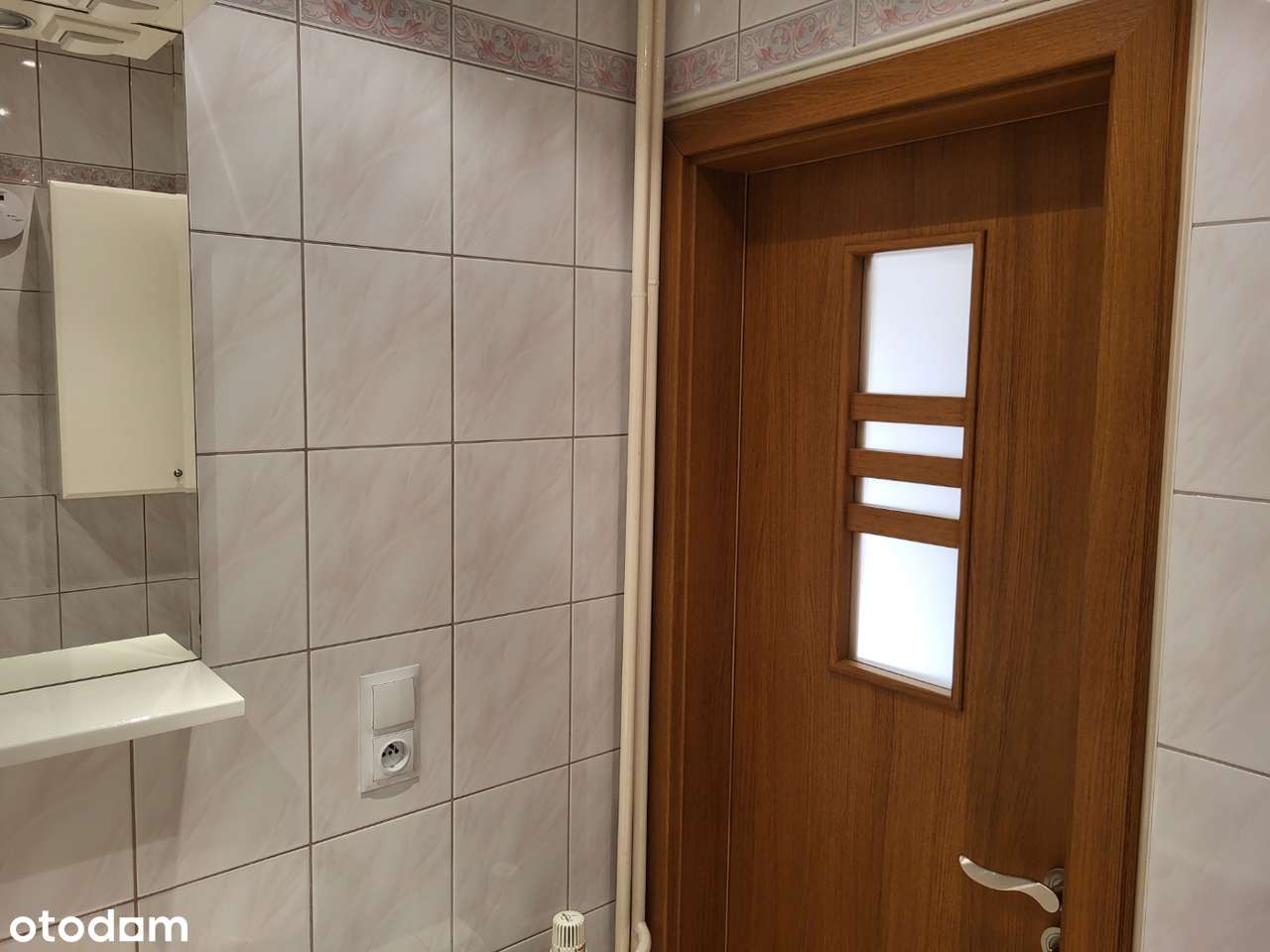 2 oddzielne pokoje , kuchnia z jadalnią .   OKAZJA .-10