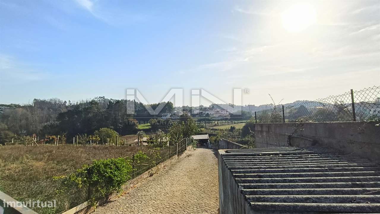 Terreno murado com construção - 2100m2-11