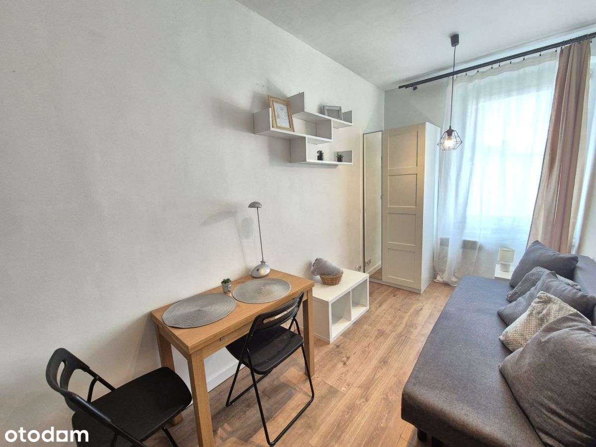 Mała kawalerka w centrum-0