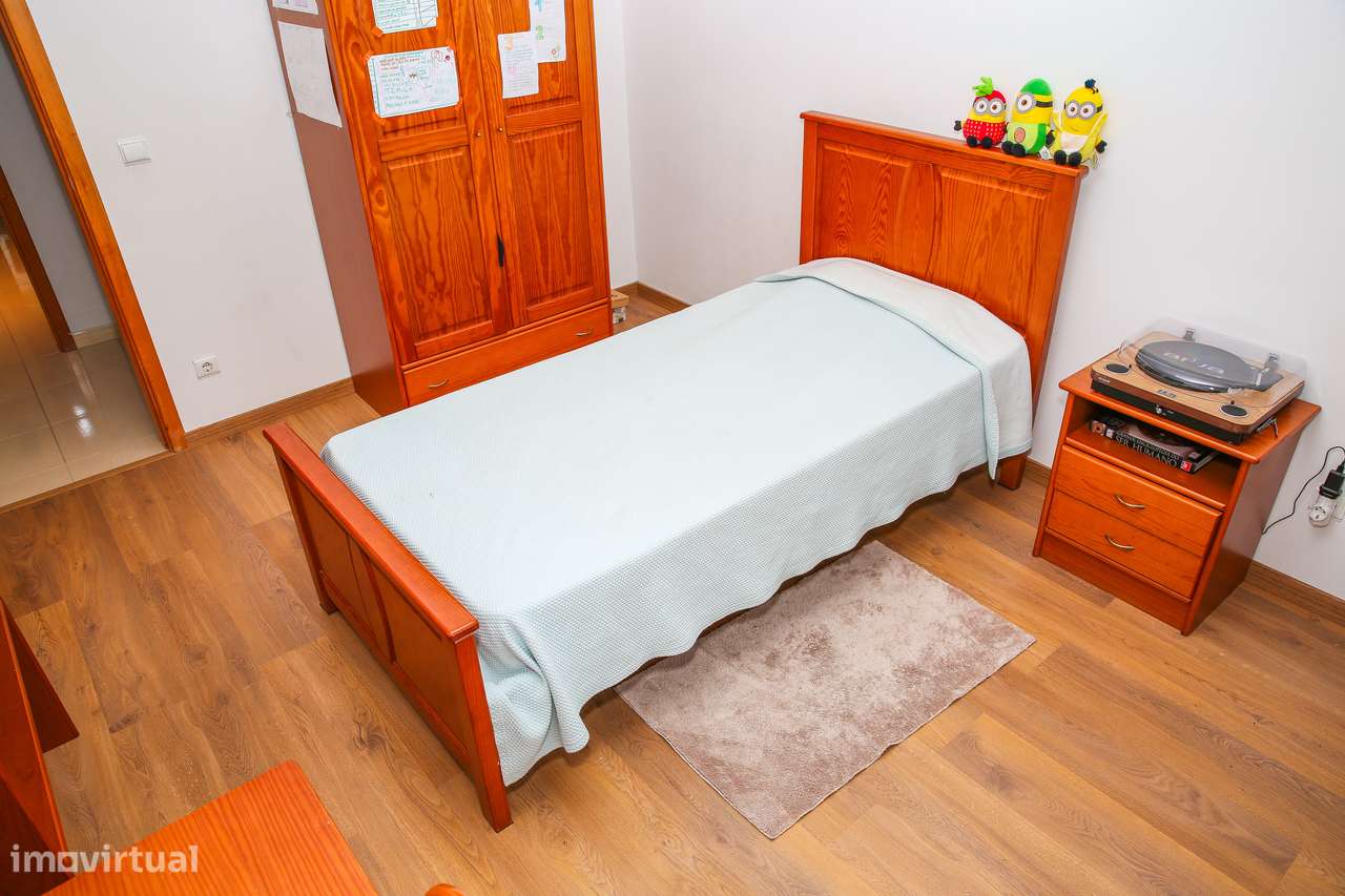 Excelente apartamento T3 com 111m2 no centro da Abrigada-41