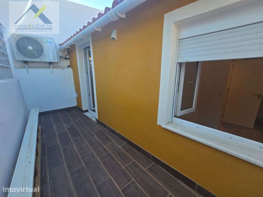 Moradia T2 totalmente recuperada em Setúbal-18