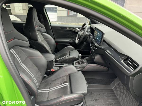 Ford Focus Turnier 2.3 EcoBoost S&S ST mit Styling-Paket - 15