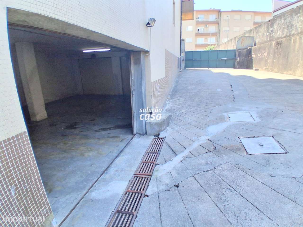 Apartamento T3 com Lugar de Garagem, localizado em Fânzeres!-21