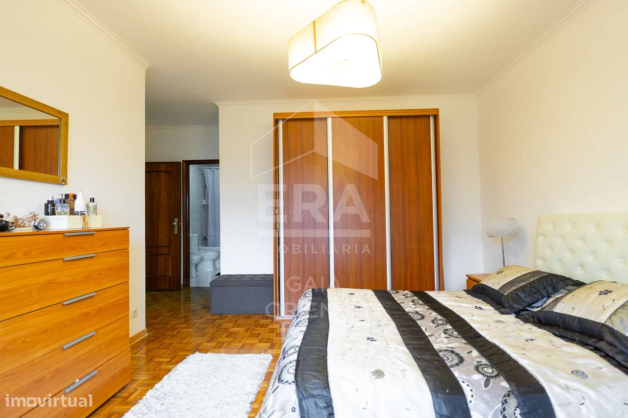 Apartamento T3 com Excelentes Áreas em Oliveira do Douro-39