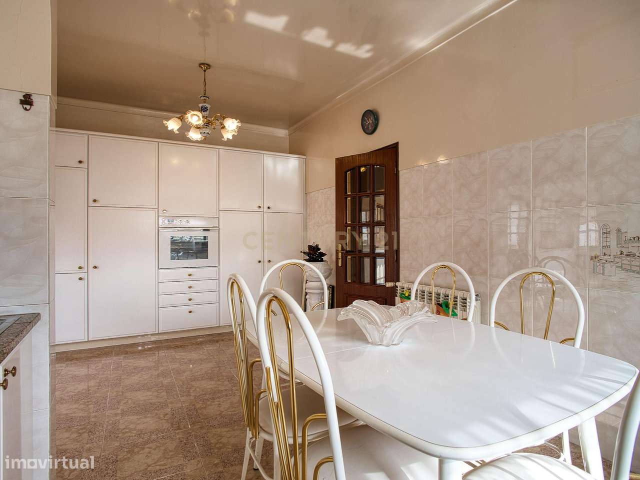 Moradia Espaçosa e Versátil com Excelente Potencial, em lote de 404m. - Grande imagem: 4/37