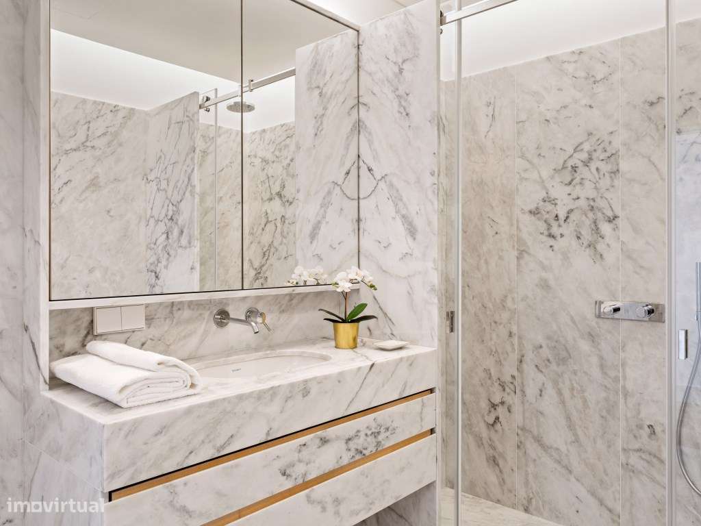 Moradia T3+1 Frente mar no Estoril, com 3 lugares de garagem e piscina-15