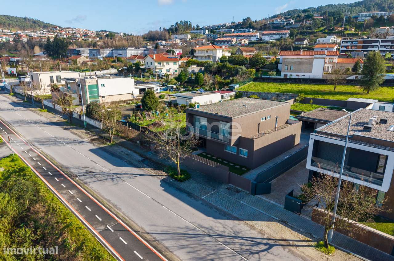 Moradia T3+1 próxima centro de Vizela - Grande imagem: 2/53