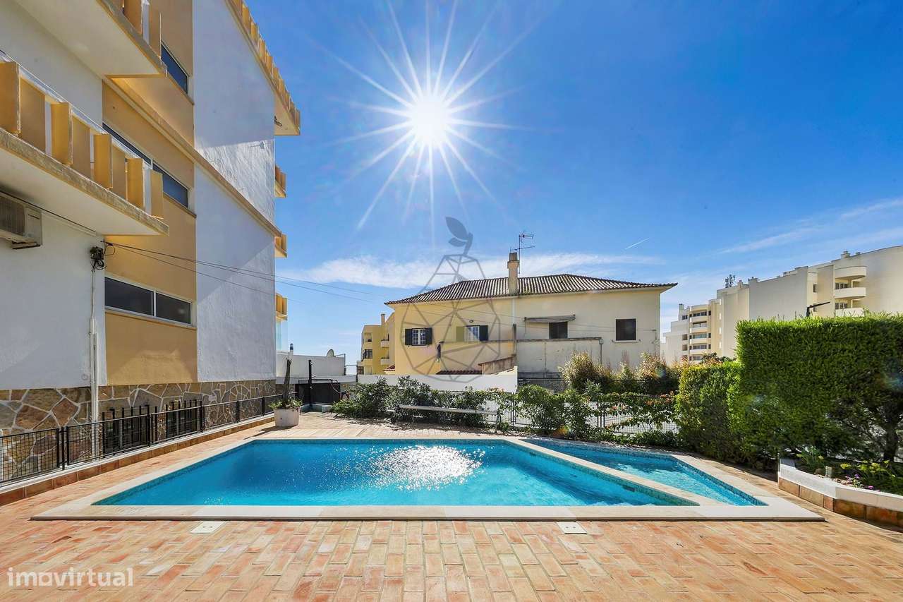 Apartamento T1  com Garagem e Piscina  no Coração da Praia da Rocha-48