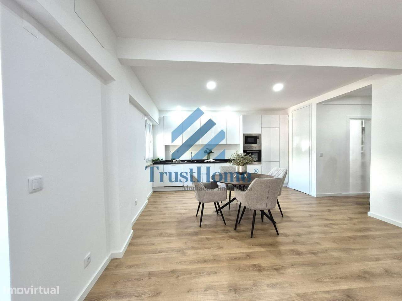 T3 Totalmente Remodelado c/ varanda em Benfica-5