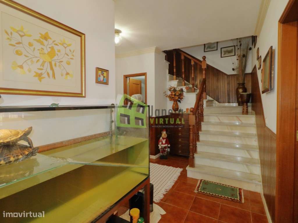 Moradia T3+1 com Quintal, Garagem em Vale de Milhaços-9