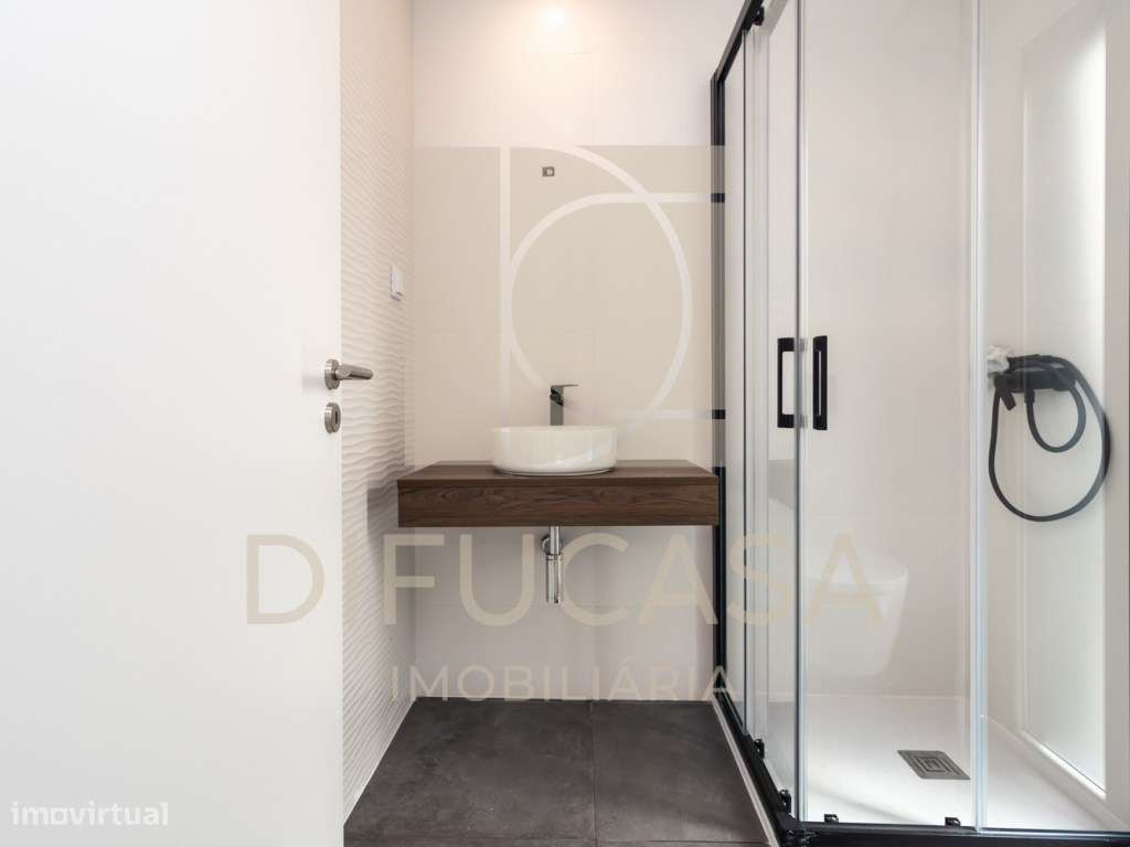 R268 Moradia Duplex - Localizada no centro de Fernão Ferro-11