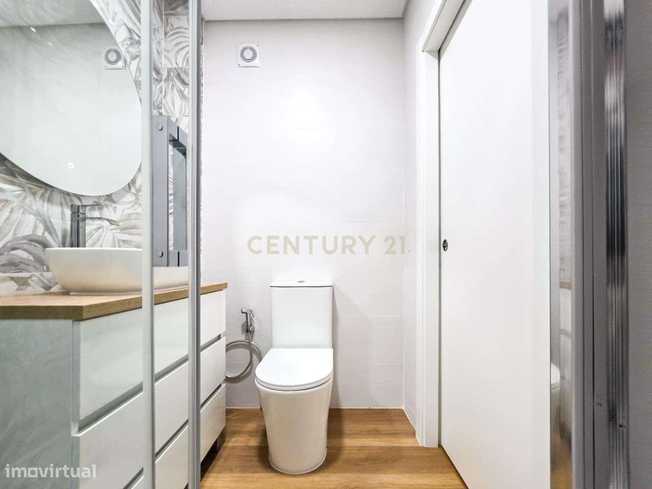 Apartamento Renovado em Setúbal com Vista para a Cidade-15