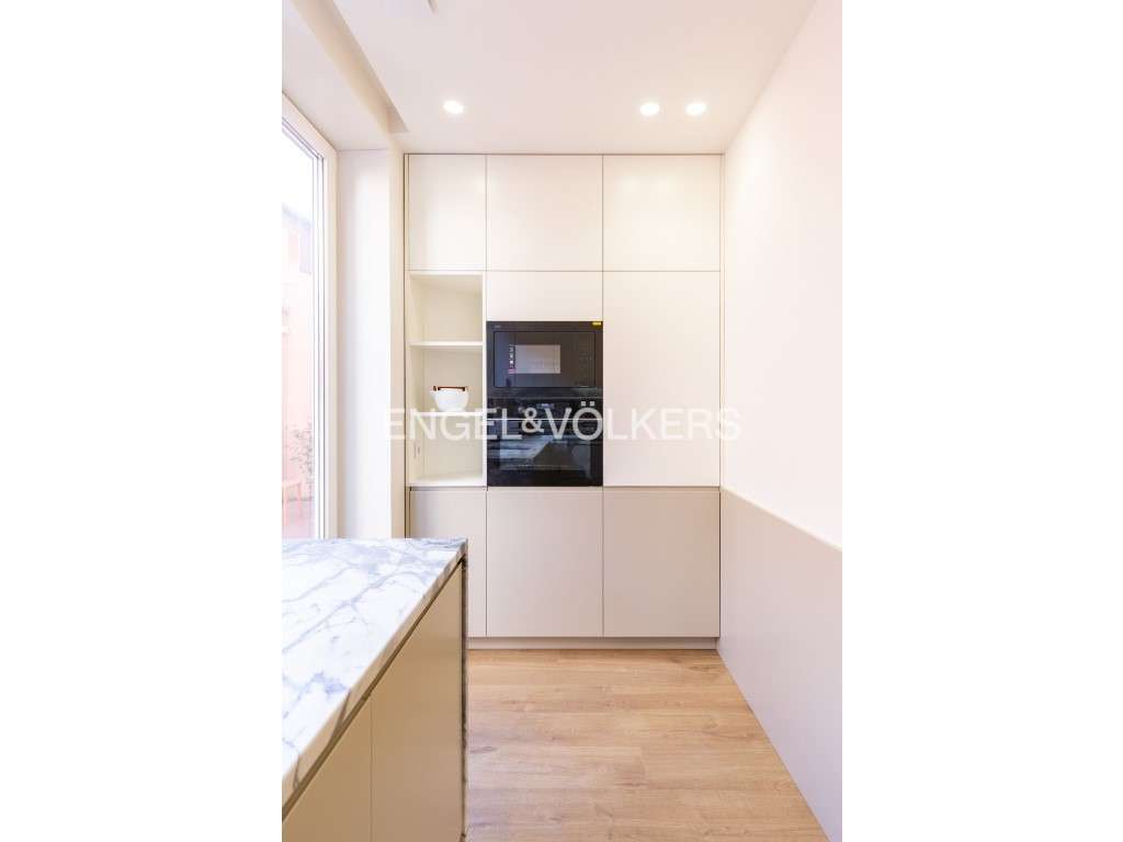 Fantástico T3 com Terraço e Jardim em Alvalade - Grande imagem: 5/25