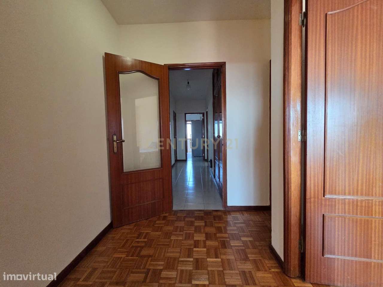 APARTAMENTO T2 | VARANDA | LUGAR DE GARAGEM | ARRUMOS | ELEVADOR | GON-10