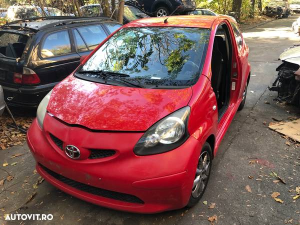 Capota fata motor Toyota Aygo 2007 rosu - 2