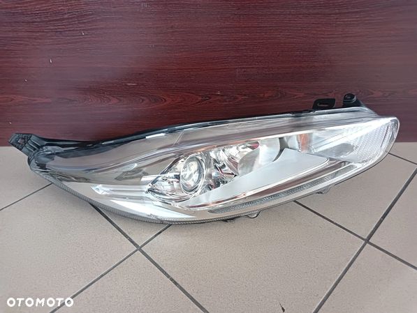 FORD FIESTA MK7 LIFT prawy REFLEKTOR EUROPA - 1