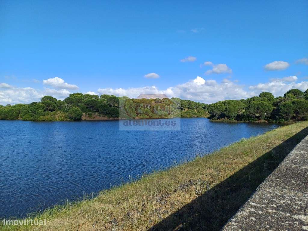 Moradia térrea com pátio e terraço-19