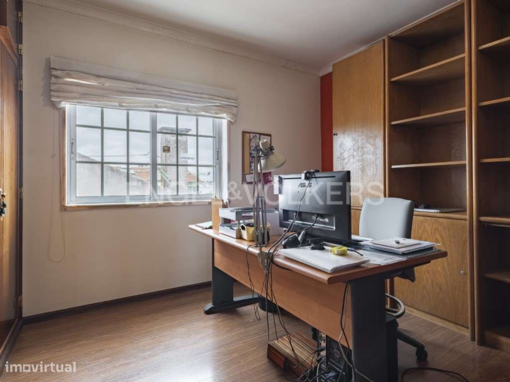 Moradia T5 com piscina em Sobreda de Caparica-19