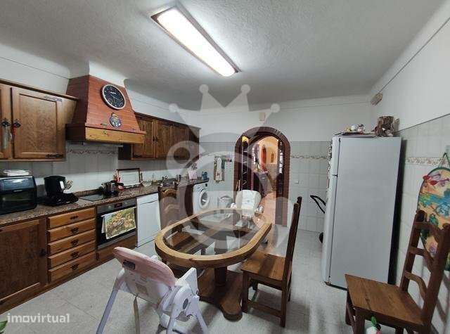 Moradia T3 no centro da Vila de Redondo-4