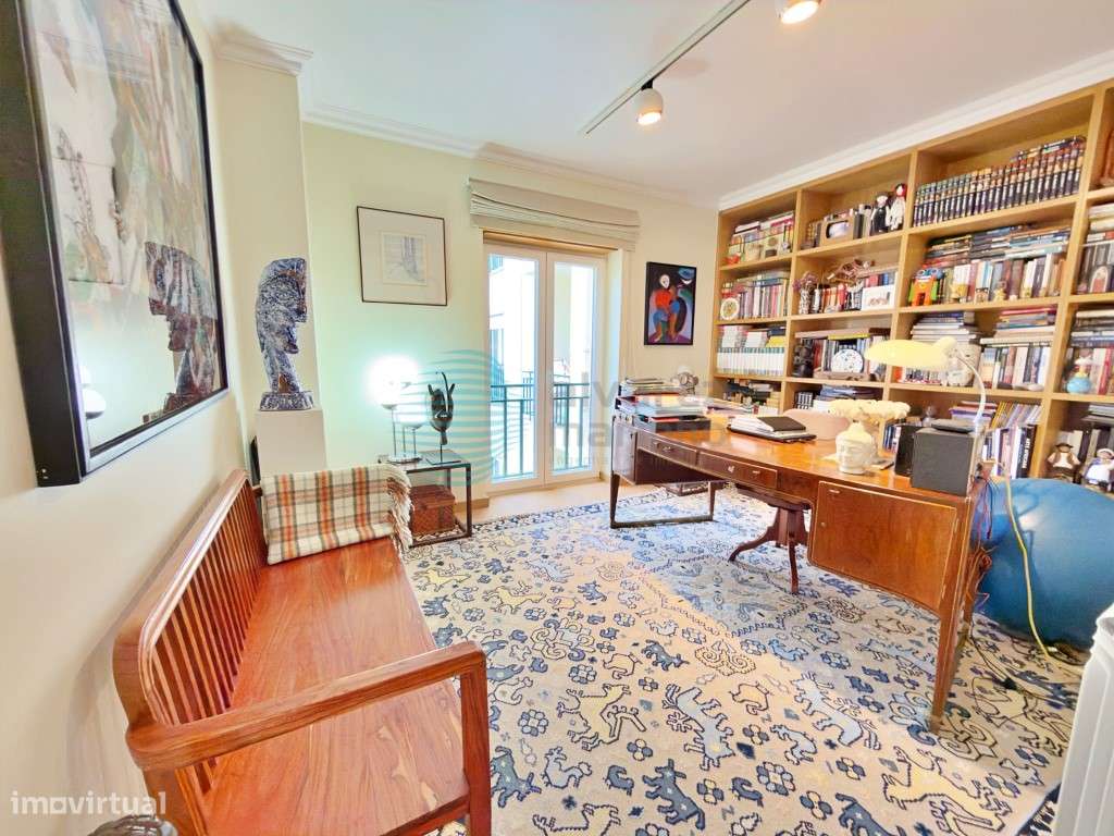 Apartamento T5, com 3 varandas, 2 lugares de estacionamento e Arrec...-8