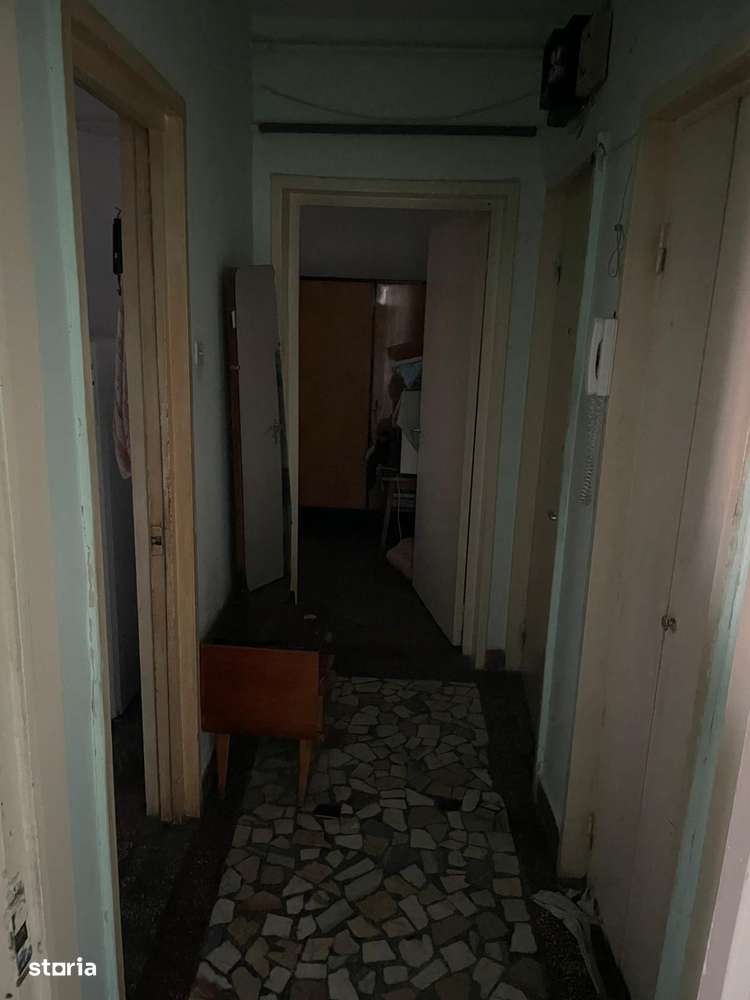 De vanzare apartament 3 camere, zona Scoala 6-4