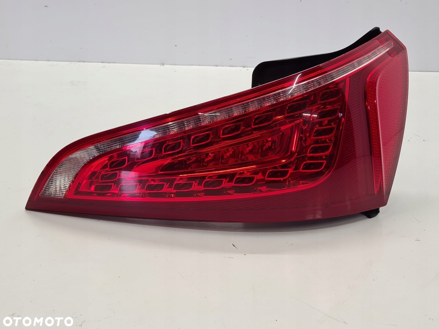 AUDI Q5 8R LAMPA PRAWY TYŁ LED 8R0945094A - 1