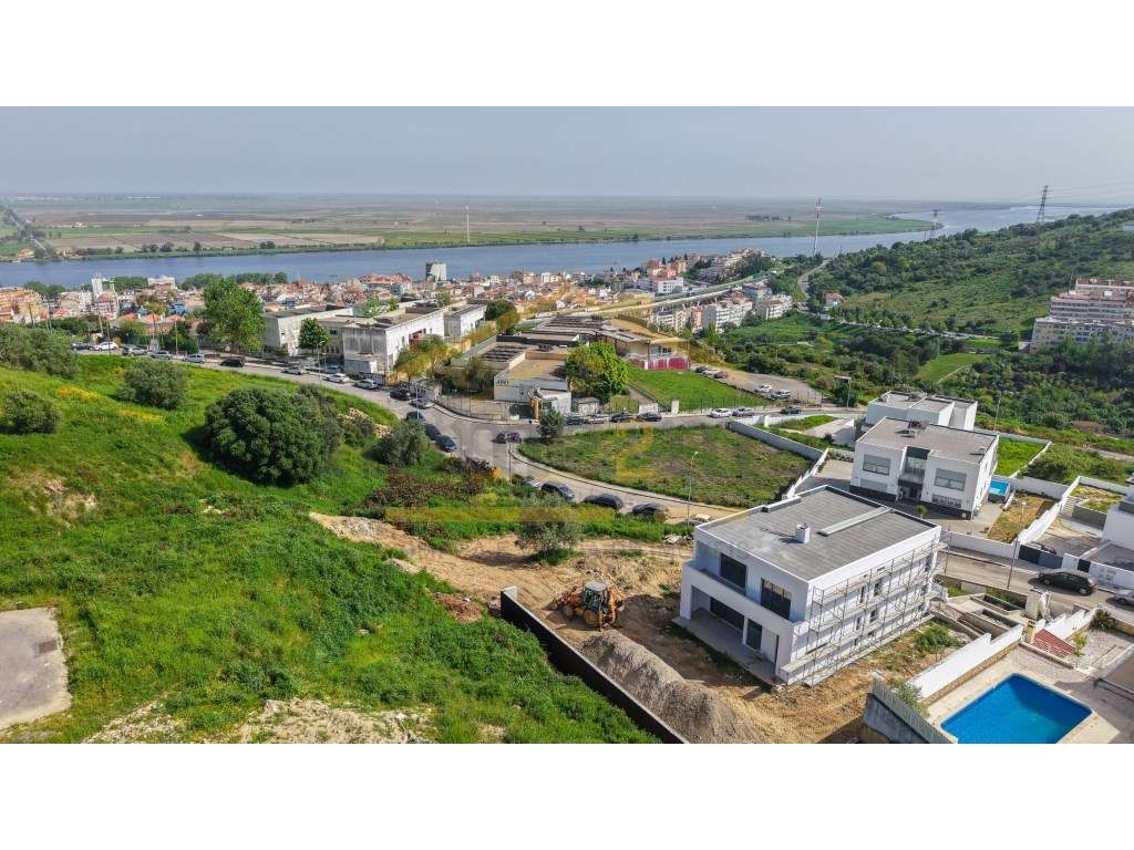 Magnífica Moradia Nova 560 m2- Vila Franca de Xira-12