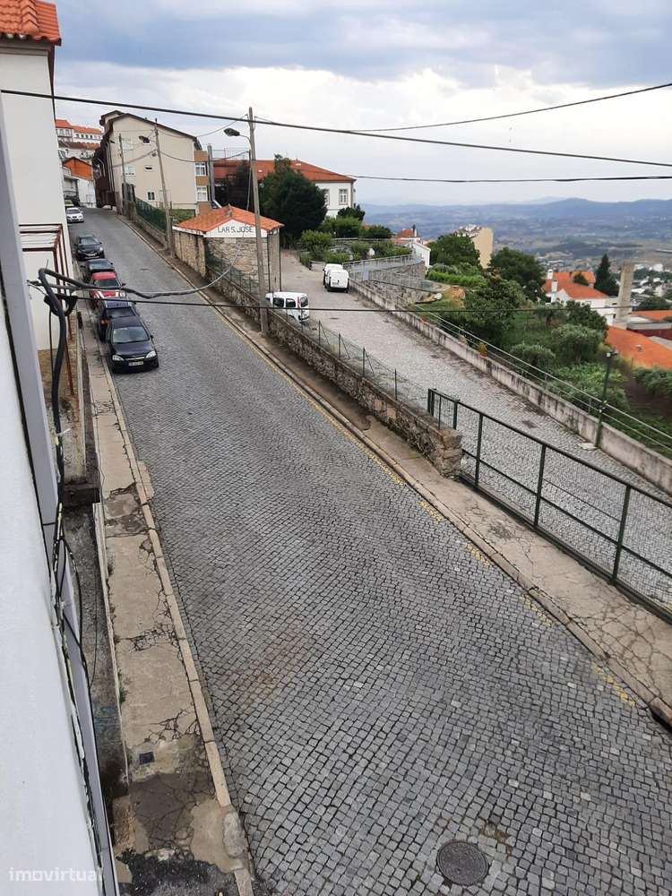 Edifício Junto ao polo das engenharias na covilhã-10