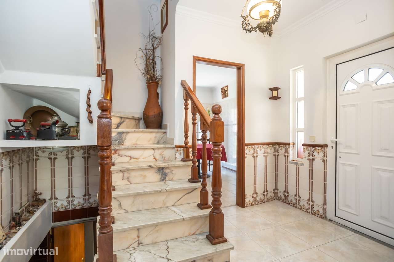 Moradia Geminada com Jardim, Cave e Garagem.-31