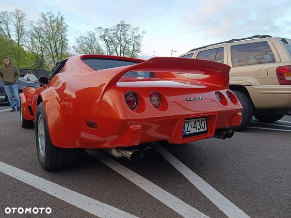 Chevrolet Corvette - 12