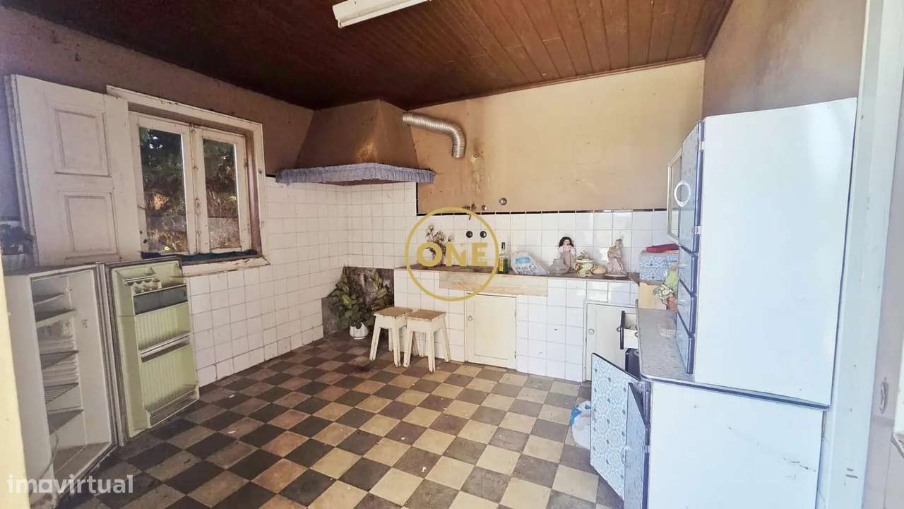 Moradia T4 para Restauro em Lousado com Projeto Aprovado-18