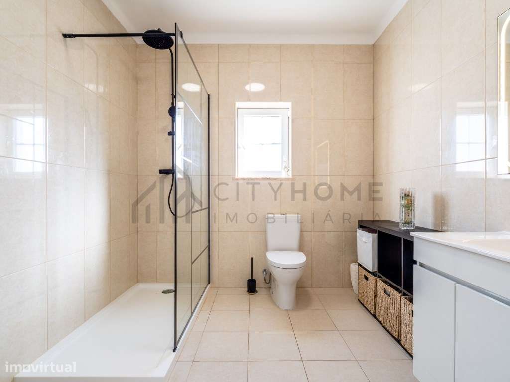 Moradia T3 com piscina e garagem em Lagoa-22