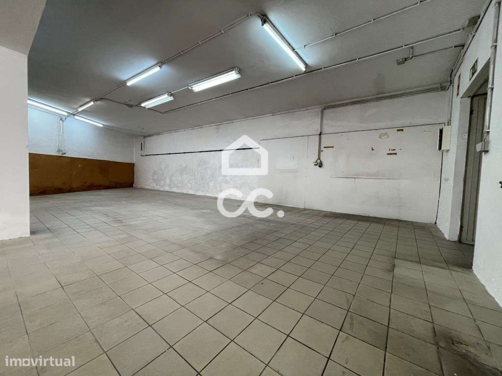 Armazém para Arrendamento em Landim - 240m² | Excelente Localização - Grande imagem: 3/22