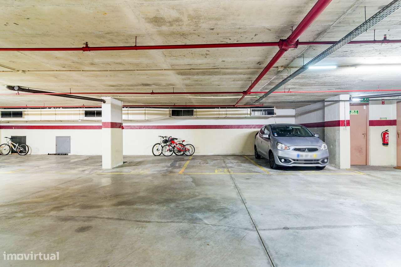 Apartamento T3+1 no Atlanta Park – Laranjeiras, Lisboa-22