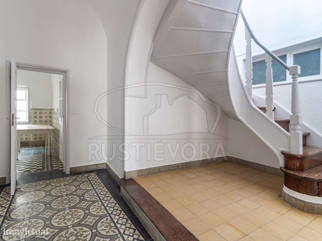 Moradia T4 + 1 com terraço no Centro Histórico de Évora | Arrendamento - Grande imagem: 4/32