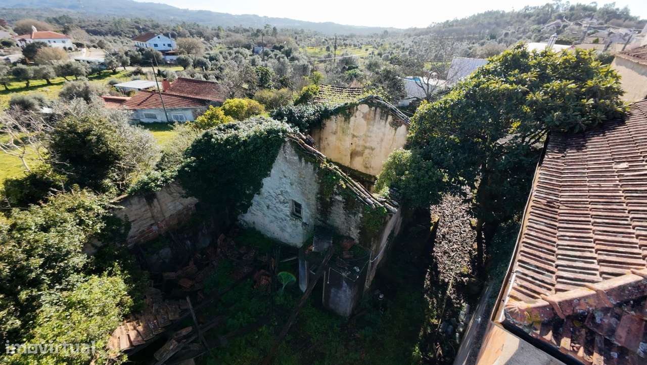 Quinta para restaurar na freguesia de Chãos-51