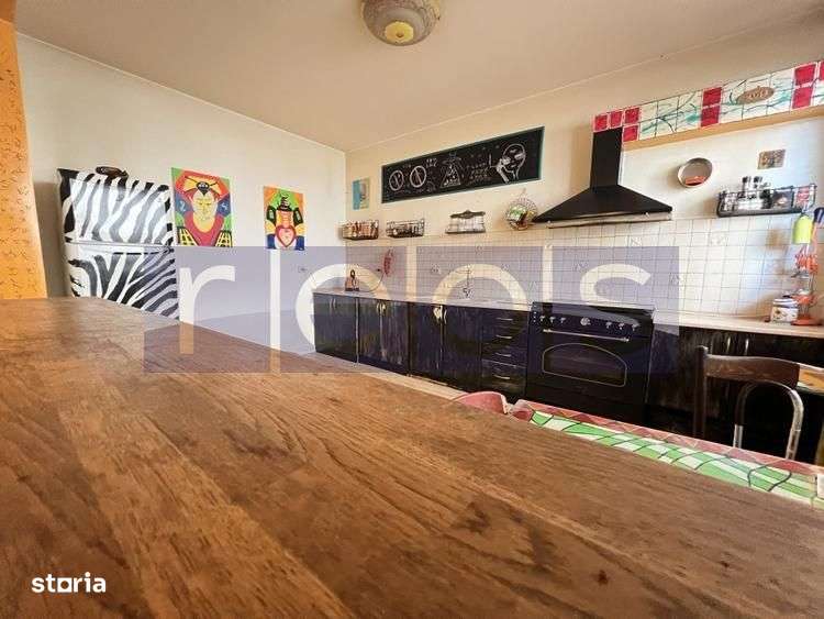 VANZARE VILA  5 camere + mansardă /Cartierul Latin – Prelungirea Ghenc - Imagine principală: 4/15