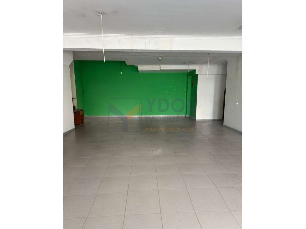 Loja com Espaço Versátil · Pronta a Usar · Ideal para Serviços ou C...-0