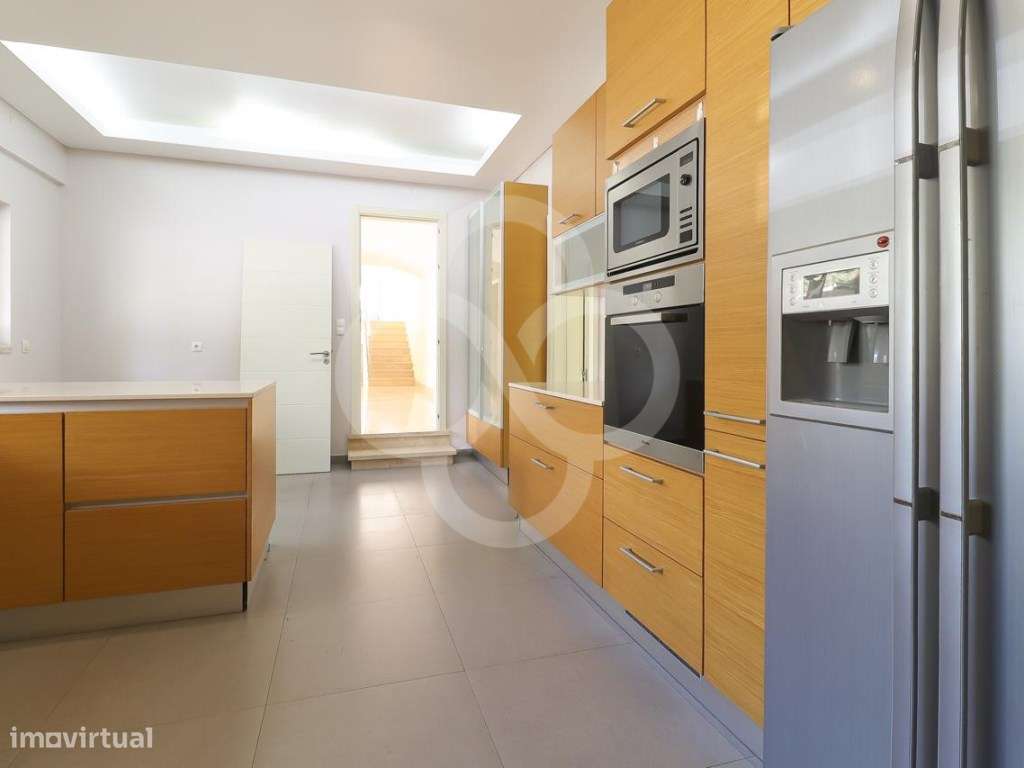 Moradia T6 Isolada no Estoril com piscina e garagem mais espaços ve...-11