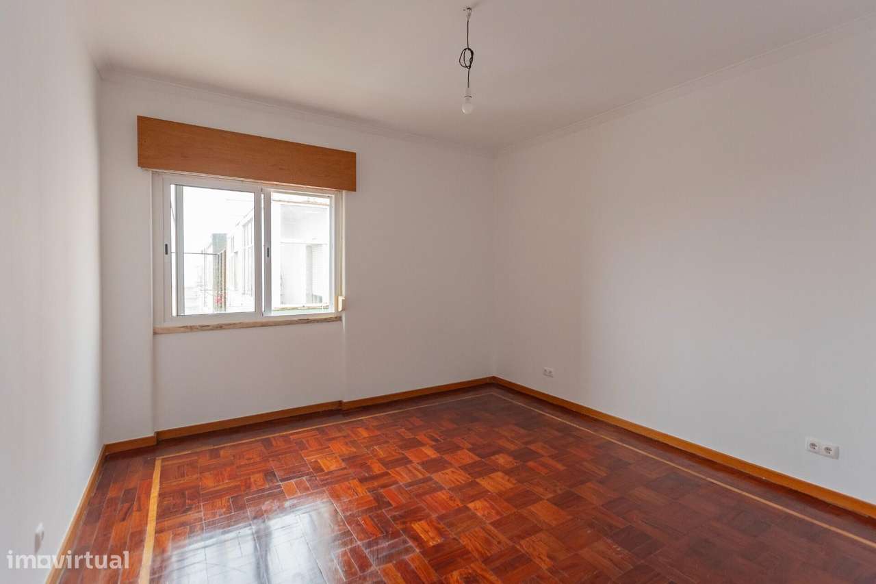 T2 Duplex com 101 m2 e 2 WC – Um apto. diferente na Amadora-18