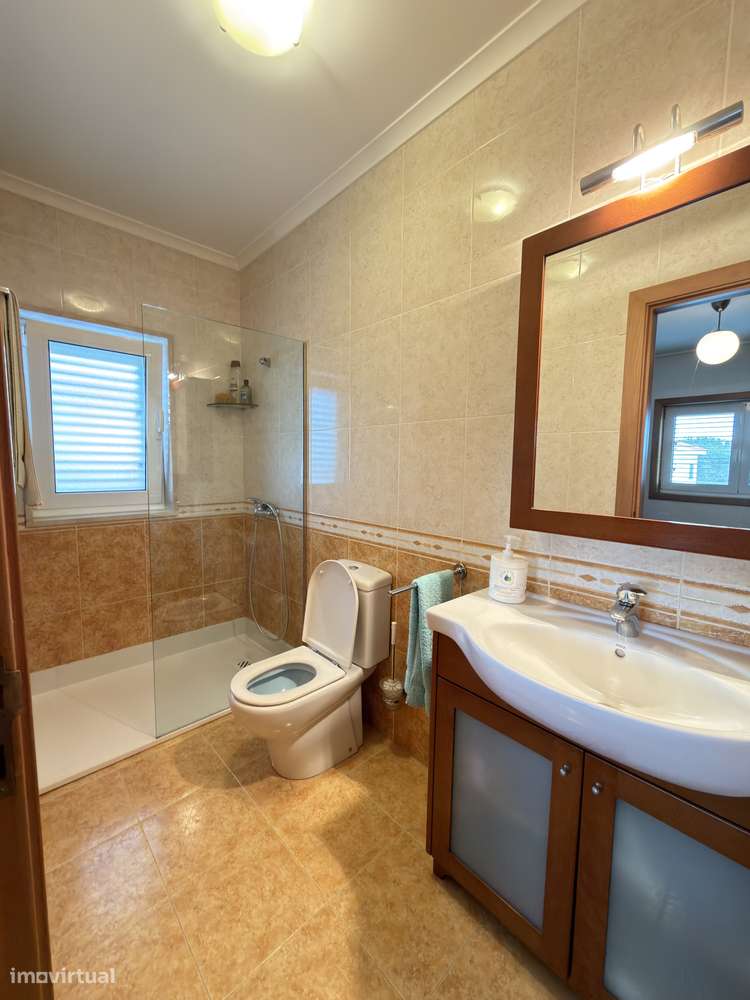 MORADIA INDEPENDENTE - EXCELENTE ESTADO E OPTIMA LOCALIZAÇÃO - Grande imagem: 5/26