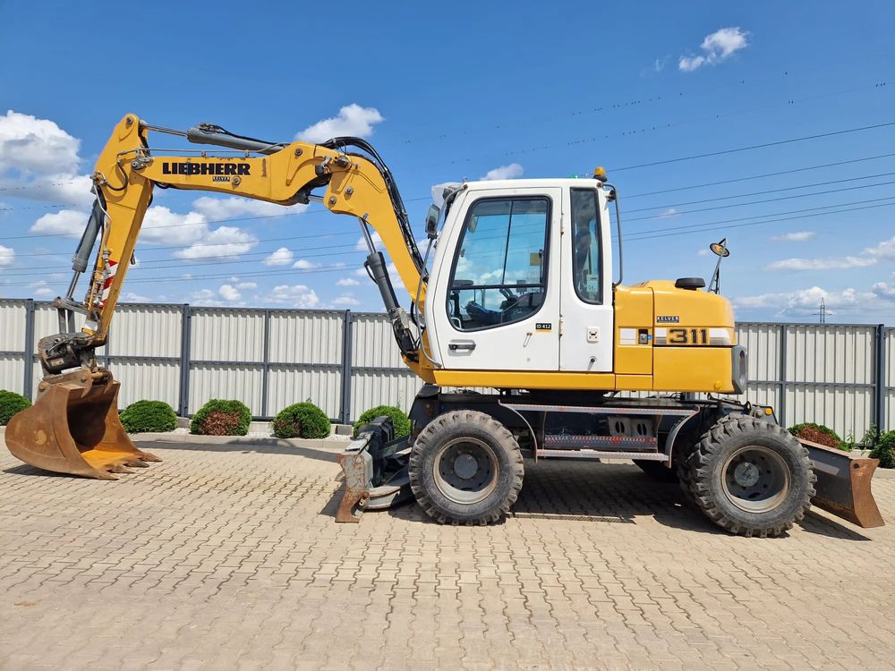 Liebherr A311 litronic * 2013r. * 10 599 mth * powertilt * 4x skrętne koła * 2013