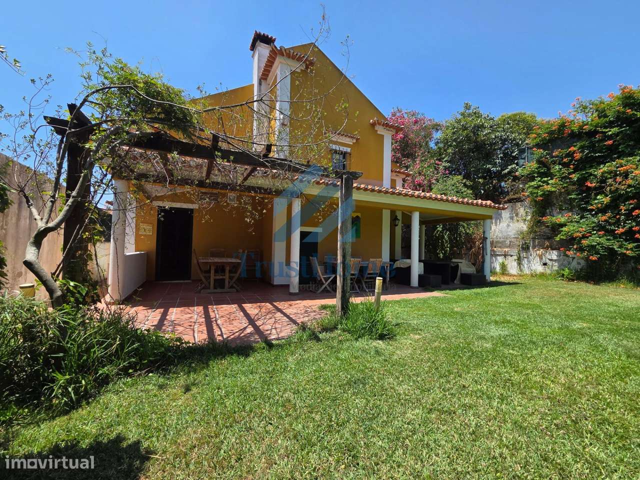 Moradia V5 com jardim, piscina e ginásio no centro de Coruche-6