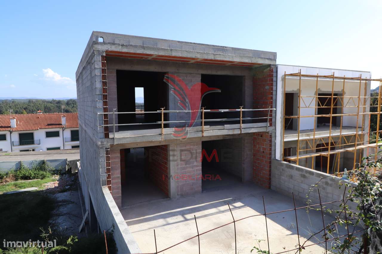 Moradia Banda T3 - Vila Verde - Estrutura fechada - Grande imagem: 3/21