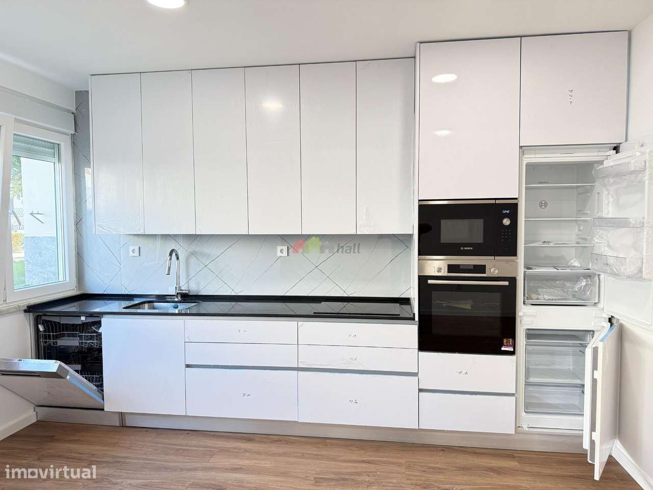 Apartamento T3 Totalmente Remodelado c/ 2 suítes-0