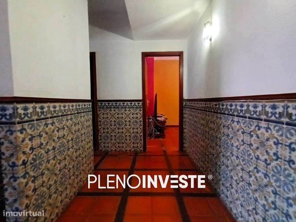 T2 com Excelente Potencial + Arrecadação de 40m2 em Corroios-7