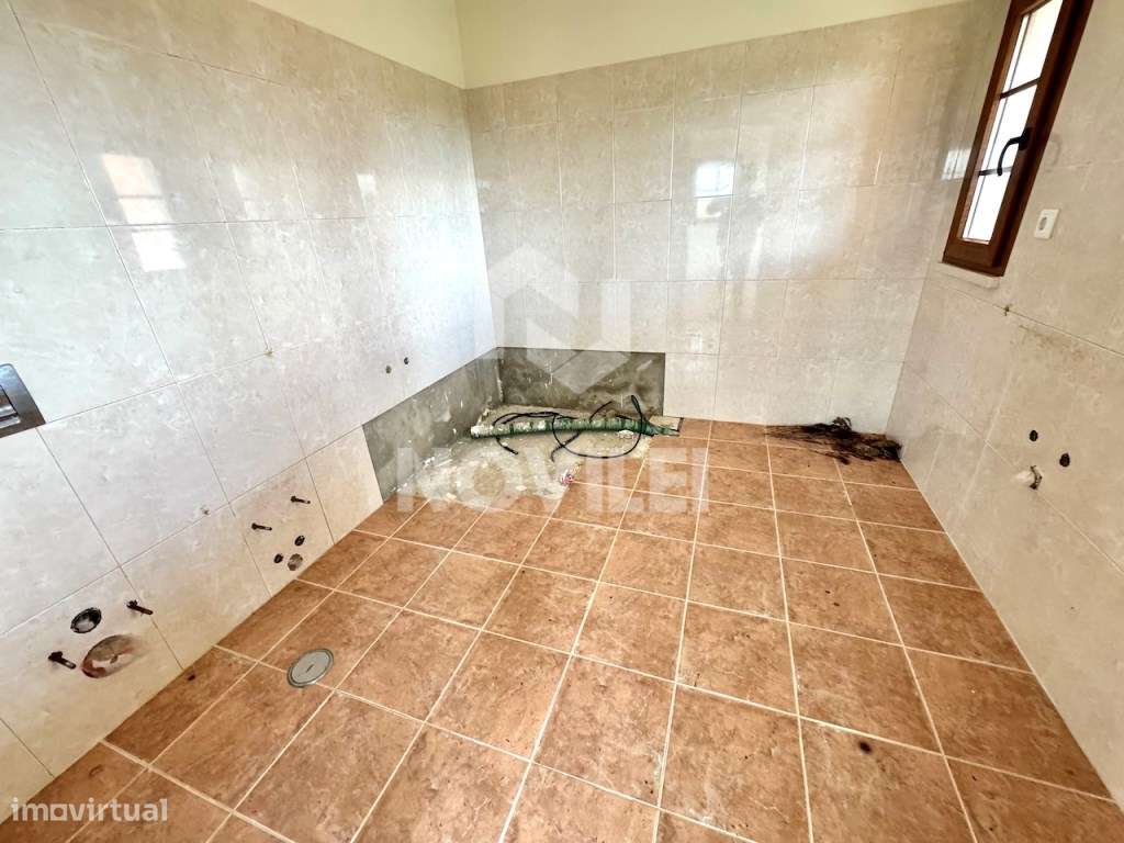 Moradia isolada T3 de cave e rés do chão próxima da Nazaré.-17